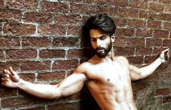 Shahid Kapoor Voted The Sexiest Asian Man By In Uk Pollहृतिकला मागे टाकून शाहिद सेक्सिएस्ट 