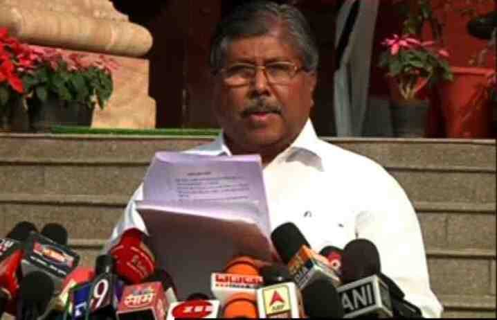 chandrkant patil on potholes in Maharashtra राज्यातील 17 जिल्ह्यातील रस्ते 100 टक्के खड्डेमुक्त : चंद्रकांत पाटील