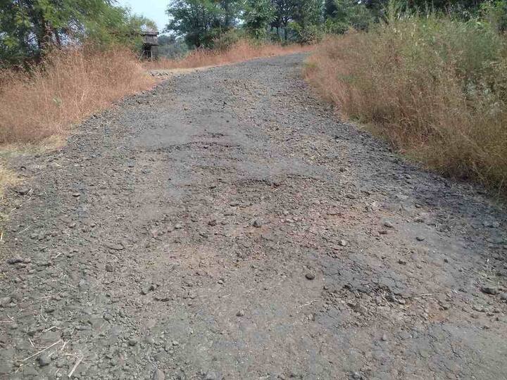 #सेल्फीविथखड्डा : रस्त्याचं नाव - महाड-पोलादपूर, रायगड (फोटो - दीपक गंगाराम साळुंखे)