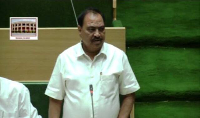 माझी पण ट्रान्सफर करुन टाका, खडसेंकडून सरकारची फिरकी