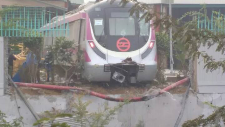 या मेट्रो लाइनचं 25 डिसेंबरला पंतप्रधान मोदींच्या हस्ते उद्घाटन होणार होतं. मात्र, त्याआधीच हा अपघात झाल्यानं आता या उद्घाटन सोहळ्याबाबत प्रश्नचिन्ह निर्माण झालं आहे.