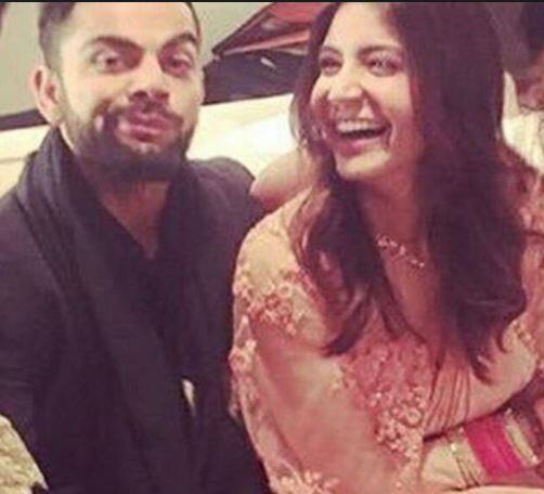 11 डिसेंबरला विराट आणि अनुष्का लग्नाच्या बेडीत अडकले होते. इटलीच्या सियेनामधील बोर्गो फिनोकियोतो या ऐतिहासिक आणि सर्वात महागड्या रिसॉर्टमध्ये त्यांचा लग्नसोहळा झाला.