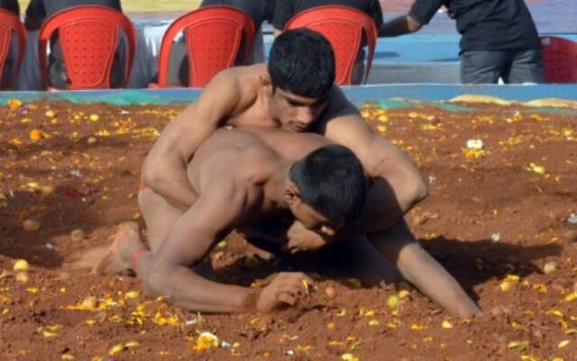-या फेरीत औरंगाबाद जिल्ह्याच्या जुबेर शहाने नाशिकच्या विजय सुरवाडेला चितपट केले. यानंतर अहमदनगरच्या किरण नलावडने ठाणे शहरच्या सचिन सुळला चितपट करून आगेकूच केली. बीडच्या राहुल काकडेने रायगडच्या किरण ढवळेवर गुणांवर मात केली. पुणे जिल्ह्याच्या बाबासो डोंबाळेने नाशिक जिल्ह्याच्या बाळू बिन्नरला चितपट करून आपले आव्हान राखले. 