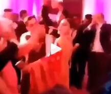 VIDEO: तोंडात नोट पकडून अनुष्काचा डान्स