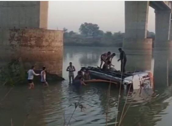 Rajasthan : Bus falls in Banas river in Savai Madhopur latest update राजस्थानमध्ये बस नदीत कोसळून 26 प्रवाशांचा मृत्यू