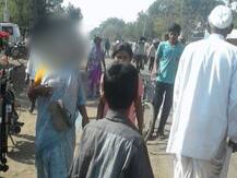 उस्मानाबादेत महिलेच्या गळ्यात चपला घालून धिंड