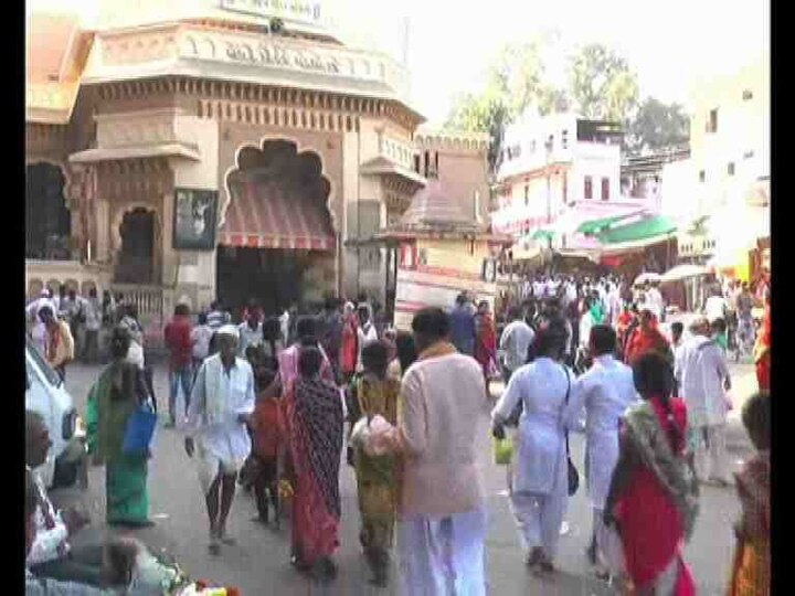 due to long weekend devotees at pandharpur temple latest marathi news updates सलगच्या सुट्ट्यांमुळे पंढरीत विठूरायाच्या दर्शनाला भाविकांची गर्दी