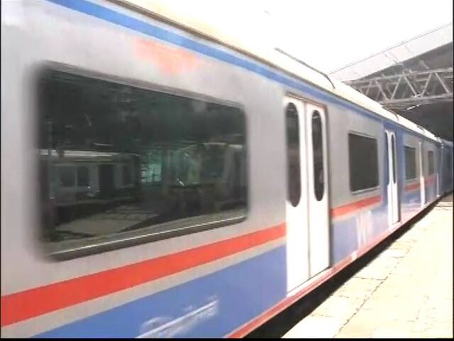 आजपासून एसी लोकल मुंबईकरांच्या सेवेत दाखल होणार