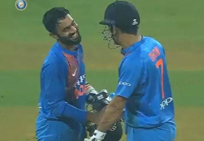 श्रीलंकेविरुद्धच्या अखेरच्या टी-20 सामन्यात धोनीने विजयी चौकार ठोकला.