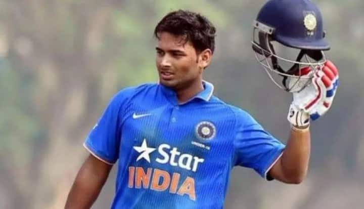 युवा खेळाडू ऋषभ पंत निवडकर्त्यांच्या नजरेत नसल्याचं एमएसके प्रसाद यांच्या वक्तव्यावरुन स्पष्ट झालं आहे. संघातील दुसरा विकेटकीपर म्हणून सध्या दिनेश कार्तिकचा समावेश करण्यात आला आहे.