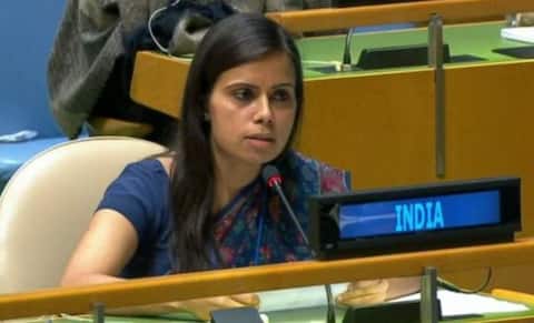 UN मधील भारताच्या अधिकारी एनम गंभीर यांचा मोबाईल चोरट्यांनी लांबवला UN मधील भारताच्या अधिकारी एनम गंभीर यांचा मोबाईल चोरट्यांनी लांबवला