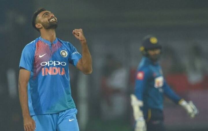 जयदेवने 3 सामन्यांत 9 षटकं गोलंदाजी केली. यामध्ये त्याने 44 धावा देत 4 विकेट्स घेतल्या. त्याचा इकॉनॉमी रेट 4.88 होता. या मालिकेतून जयदेव प्रकाश झोतात आला असला, तरी त्याने 7 वर्षांपूर्वी पदार्पण केलं होतं. मात्र करिअरच्या चढउतारामुळे जयदेव चमक दाखवू शकला नव्हता. 