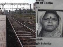 लघुशंकेला रुळावर उतरलेल्या महिलेचा लोकलच्या धडकेत मृत्यू