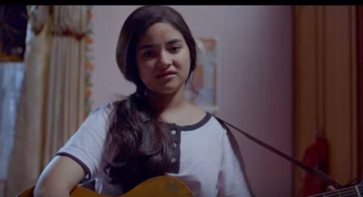 सिक्रेट सुपरस्टार... 'दंगल गर्ल' झायरा वसिम हिची मुख्य भूमिका असलेल्या या सिनेमाने बॉक्स ऑफिसवरही चांगली कमाई केली. केवळ 15 कोटींच्या बजेटमध्ये बनवलेल्या या सिनेमाने 60 कोटींची कमाई केली.