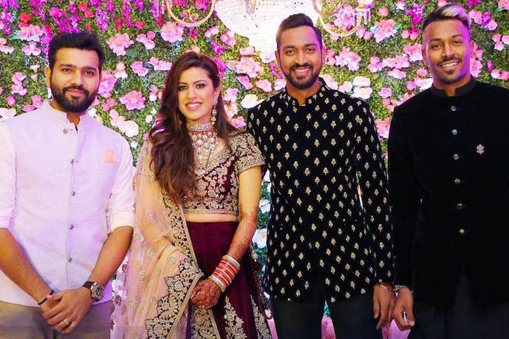 रोहित शर्मा, केएल राहुल, इरफान पठाण, पार्थिव पटेल, किरण मोरेही या सोहळ्याला उपस्थित होते.