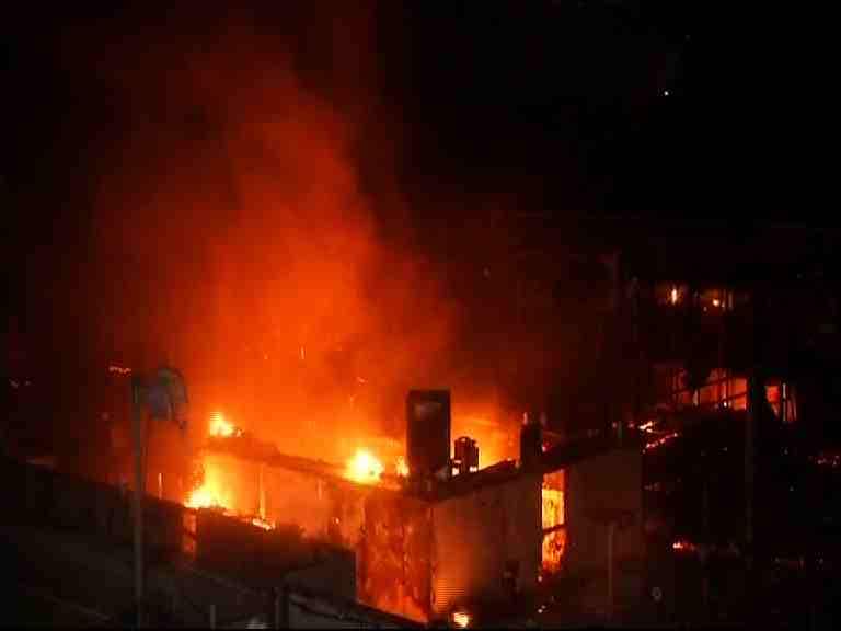 कमला मिल अग्नितांडव : मोजोसच्या मालकाविरोधात अखेर गुन्हा दाखल FIR filed against Mojos owner latest update कमला मिल अग्नितांडव : मोजोसच्या मालकाविरोधात अखेर गुन्हा दाखल