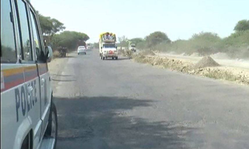 बार्शी-कुर्डुवाडी रस्त्यावर मध्यरात्री वाहनं थांबवून लूट robbery at Barshi kurduwadi बार्शी-कुर्डुवाडी रस्त्यावर मध्यरात्री वाहनं थांबवून लूट