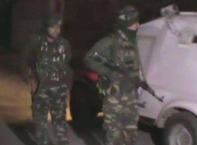 पुलवामा हल्ला : 4 जवान शहीद, दोन दहशतवाद्यांना कंठस्नान