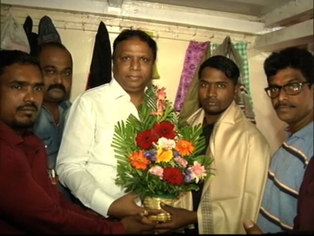 पाईपवर चढून दरवाजा तोडला, कमला मिल अग्नितांडवातील देवदूत