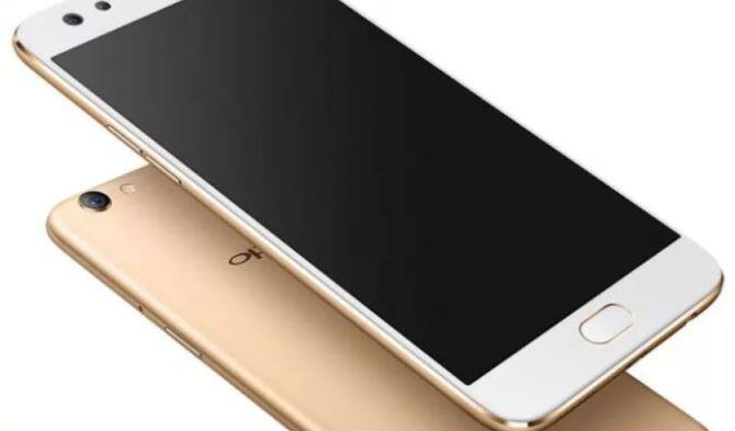 Oppo F3 (16 हजार 990 रुपये ) : या फोनमध्ये ड्युअल सेल्फी कॅमेरा देण्यात आला आहे. यापैकी एक लेंस 16, तर दुसरी 8 मेगापिक्सेलची आहे. शिवाय 13 मेगापिक्सेल रिअर कॅमेरा देण्यात आला आहे.