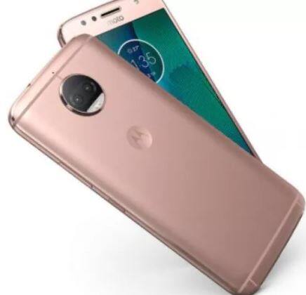 Moto G5S Plus (14 हजार 999 रुपये ) : ड्युअल कॅमेरा सेटअप ही या फोनची विशेषता आहे. यामध्ये 13 मेगापिक्सेल रिअर कॅमेरा आणि 8 मेगापिक्सेल फ्रंट कॅमेरा आहे.