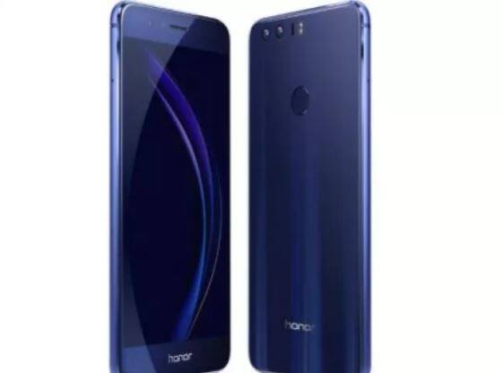 Huawei Honor 8 (17 हजार 599 रुपये) : 12MP+12MP चा ड्युअल रिअर कॅमेरा आणि 8 मेगापिक्सेलचा फ्रंट कॅमेरा देण्यात आला आहे.