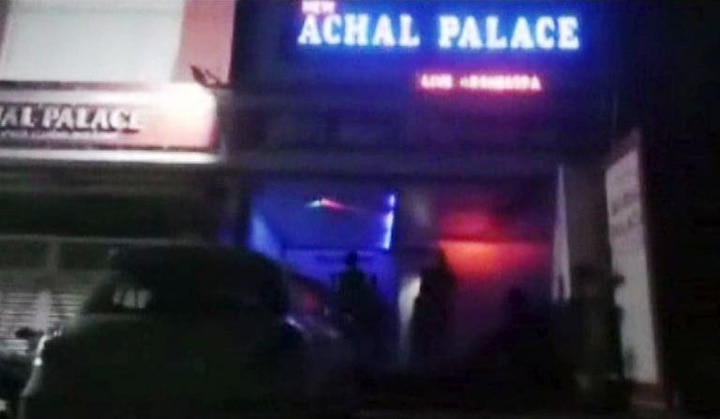 dance bar opened in Ulhasnagar by pol उल्हासनगरमध्ये पोलिसांच्या आशीर्वादानेच डान्सबार सुरु?