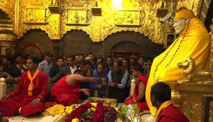 दरम्यान, साईनगरीत नवीन वर्षाचं स्वागत मोठ्या जल्लोषात करण्यात आलं. अनेक तास रांगेत उभं राहात भाविकांनी नवीन वर्षात सुख - शांती आणि स्वास्थ्यासाठी साईबाबांना साकडं घातलं.