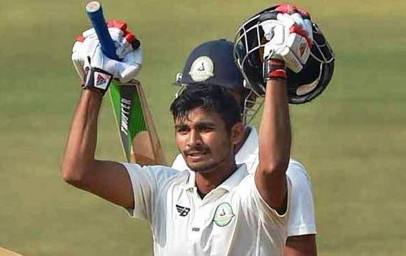 Ranji Trophy 2017 : Akshay Wadkar’s maiden hundred tightens Vidarbha’s grip on final रणजी ट्रॉफी : अक्षय वाडकरचं शतक, विदर्भाची विजयाच्या दिशेने वाटचाल