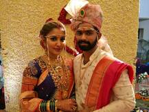 शिवसेना मंत्र्याच्या मुलीसोबत क्रिकेटर विजय झोल विवाहबंधनात