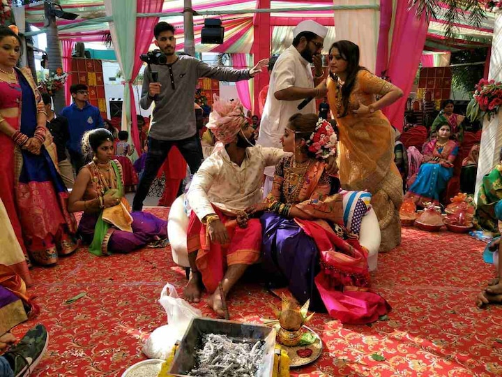 गेल्या अनेक दिवसांपासून विजय आणि दर्शनाच्या लग्नाची चर्चा होती. अखेर नव्या वर्षाचा मुहूर्त साधत हे जोडपं विवाहबद्ध झालं. 