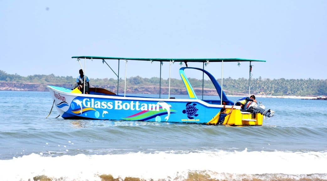 Glass bottom boat in Sindhudurga for tourist latest updates सिंधुदुर्गात ‘ग्लास बॉटम बोट’, समुद्राखालचं सौंदर्य बोटीतूनच पाहा