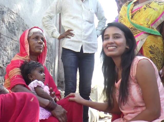 इंजिनिअर तरुणीच्या हाती गावाचा कारभार, अवघ्या 25व्या वर्षी सरपंच