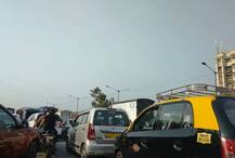 मुंबईत रेल्वे वाहतूक ठप्प, रस्त्यांवरही ट्रॅफिक