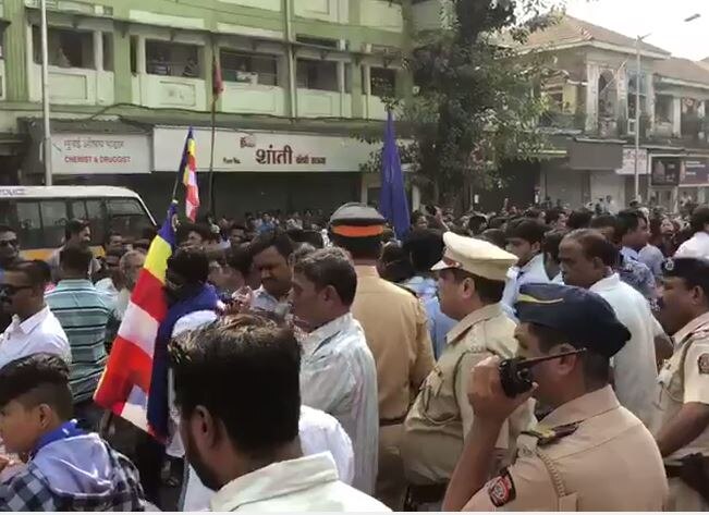 मुंबईतील चित्रा स्थानकाजवळ रास्ता रोको