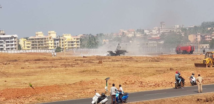 Navy Fighter Jet Crashes on Runway In Goa गोव्यातील दाबोळी विमानतळावर लढाऊ विमान कोसळलं!