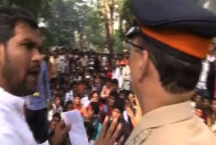Mumbai Police denied permission to Chaatra Bharati programme on the background of Bhima Koregaon protest. Where jignesh mevani & Umar Khalid JNU both are participant जिग्नेश आणि उमरच्या कार्यक्रमावरुन गोंधळ, कार्यकर्त्यांची धरपकड