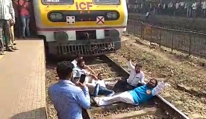 Dalit youth panther workers tried to stop the local train in Thane latest update ठाण्यात पुन्हा लोकल रोखण्याचा प्रयत्न, पाच जण ताब्यात  