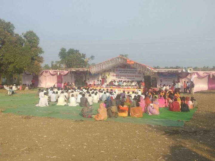 Less crowd at Sadabhau khot’s rally सदाभाऊंच्या मेळाव्याकडे शेतकऱ्यांची पाठ