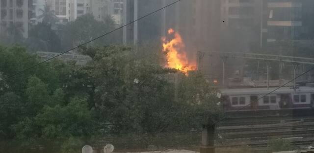 मुंबईत अंधेरीमधील लाकडाच्या गोदामाला आग