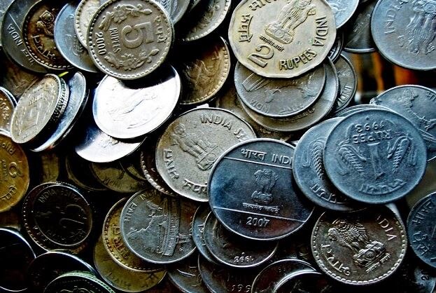 RBI asks banks to accept coins of all denominations from public latest update सर्व किमतीची नाणी स्वीकारा, RBI चे बँकांना निर्देश