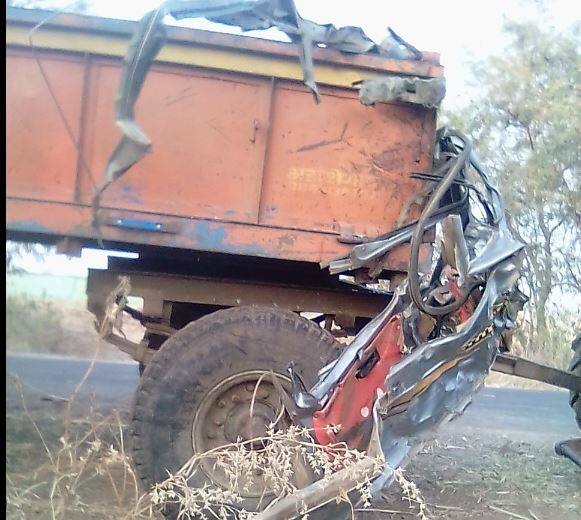 या अपघातात सहा पैलवानांना प्राण गमवावे लागले, तर सहा जण गंभीर जखमी झाले आहेत. जखमींना सांगलीतील रुग्णालयात दाखल करण्यात आलं आहे.