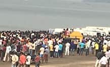 40 विद्यार्थ्यांना घेऊन निघालेली बोट समुद्रात उलटली