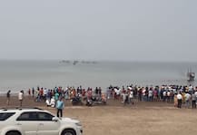 40 विद्यार्थ्यांना घेऊन निघालेली बोट समुद्रात उलटली