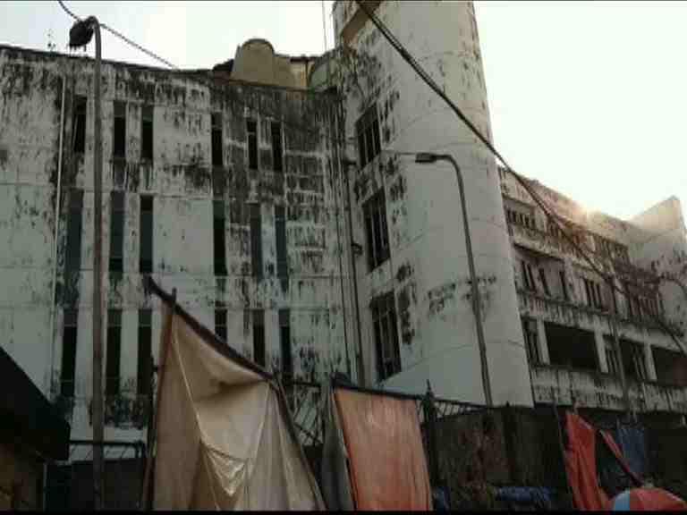 bad condition on minatai thakreay auditorium bhiwandi भिंवडीतल्या मिनाताई ठाकरे नाट्यगृहात फक्त उंदरांचा सुळसुळाट