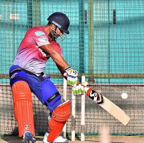 ऋषभ पंत आयपीएलमध्ये दिल्ली डेअरडेव्हिल्सकडून खेळतो. दिल्लीने त्याला या मोसमात पुन्हा एकदा रिटेन केलं आहे.