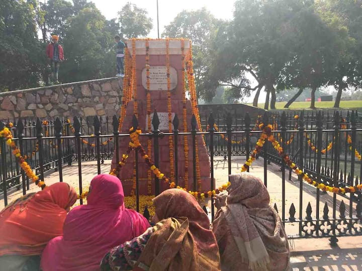आपल्या पूर्वजांच्या बलिदानाचं स्मरण करण्यासाठी हरियाणामधले रोड मराठा आणि महाराष्ट्रातूनही आलेले शेकडो लोक जमा झाले होते.