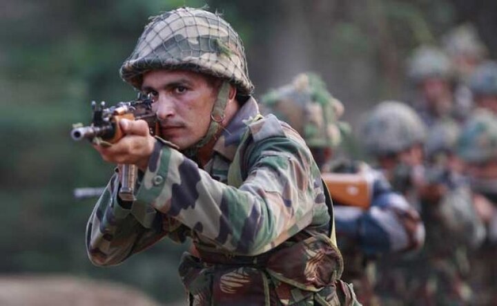 three militants killed in jks tral including operation commander  काश्मीरमध्ये ऑपरेशन कमांडरसह तीन दहशतवाद्यांचा खात्मा