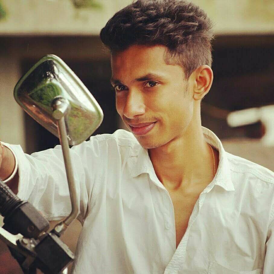 आंघोळ करताना शॉवरमधून करंट, डॉक्टरचा जागीच मृत्यू Man electrocuted while taking shower in Nashik आंघोळ करताना शॉवरमधून करंट, डॉक्टरचा जागीच मृत्यू