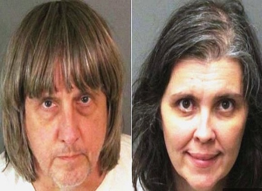 California : siblings found tied to bed in Turpin family’s home latest update पोटच्या 13 मुलांना बेडला बांधलं, अमेरिकेत दाम्पत्याला अटक